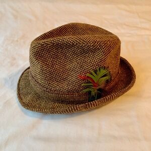 Vintage Brown Houndstooth Fedora Hat with Feather Accent / Size 7 3/8